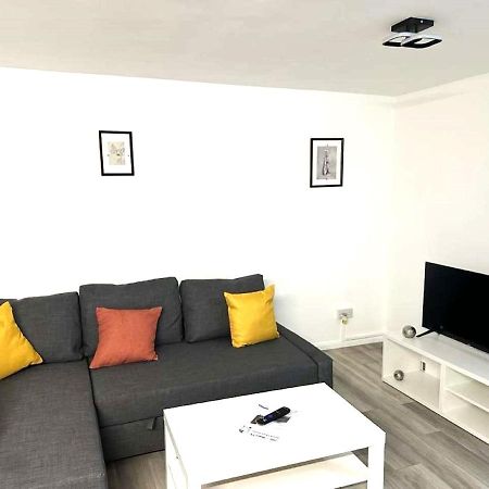 לונדון Stylish Apartment At Carlton Grove מראה חיצוני תמונה