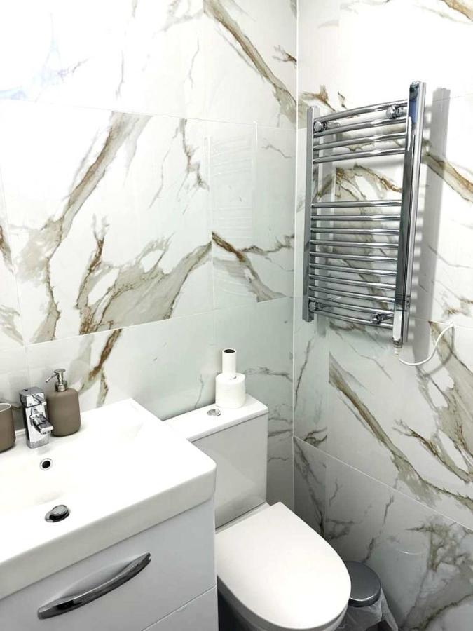 לונדון Stylish Apartment At Carlton Grove מראה חיצוני תמונה