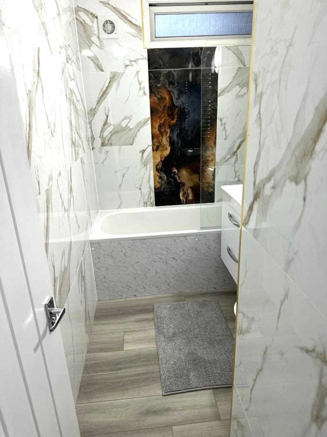 לונדון Stylish Apartment At Carlton Grove מראה חיצוני תמונה